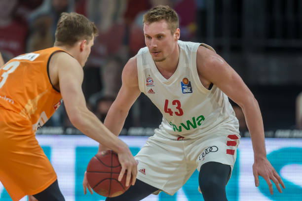 这位中后卫 这位中后卫